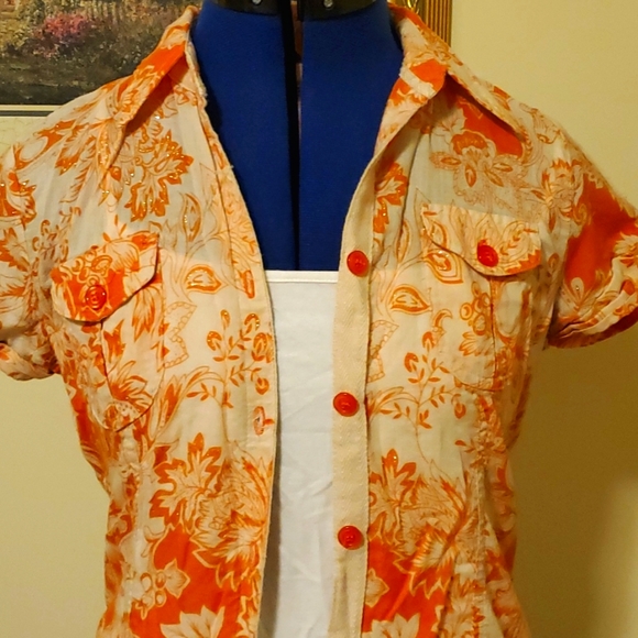 Gorgeous orange button up top, pictures do not do it justice. - Picture 2 of 6